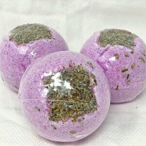 3 Lavendar Bath Bombs Fizzers with lavendar flowers  Lot of 3  Bath Fizz…
